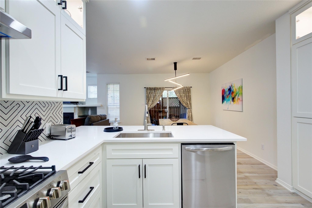 76 Scarlet Woods Court - Photo 10