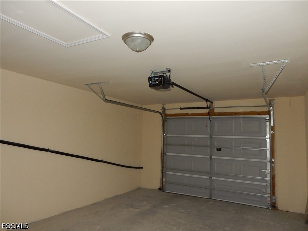 832 Gleason Parkway - Photo 0