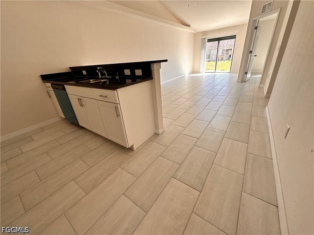 832 Gleason Parkway - Photo 2
