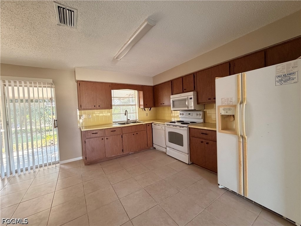 18433 Iris Road - Photo 3