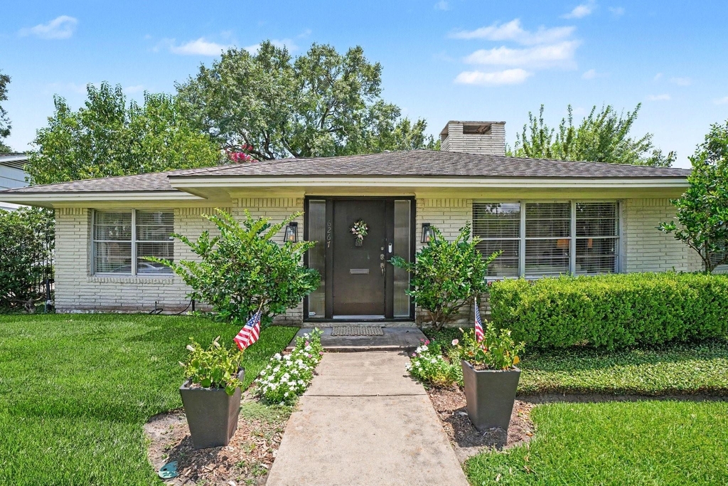 6267 Chevy Chase Drive - Photo 2