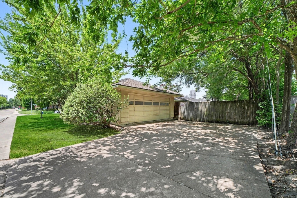 6267 Chevy Chase Drive - Photo 20
