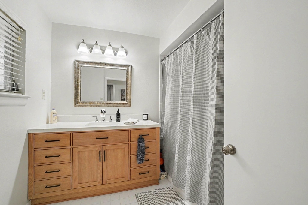 6267 Chevy Chase Drive - Photo 18