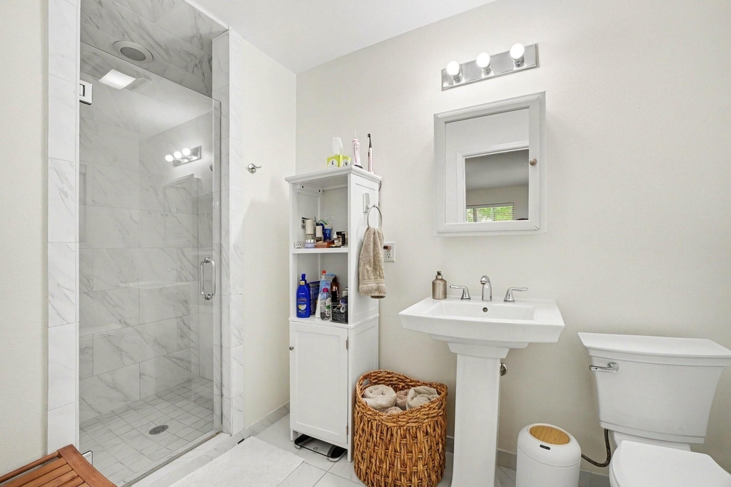 6267 Chevy Chase Drive - Photo 17