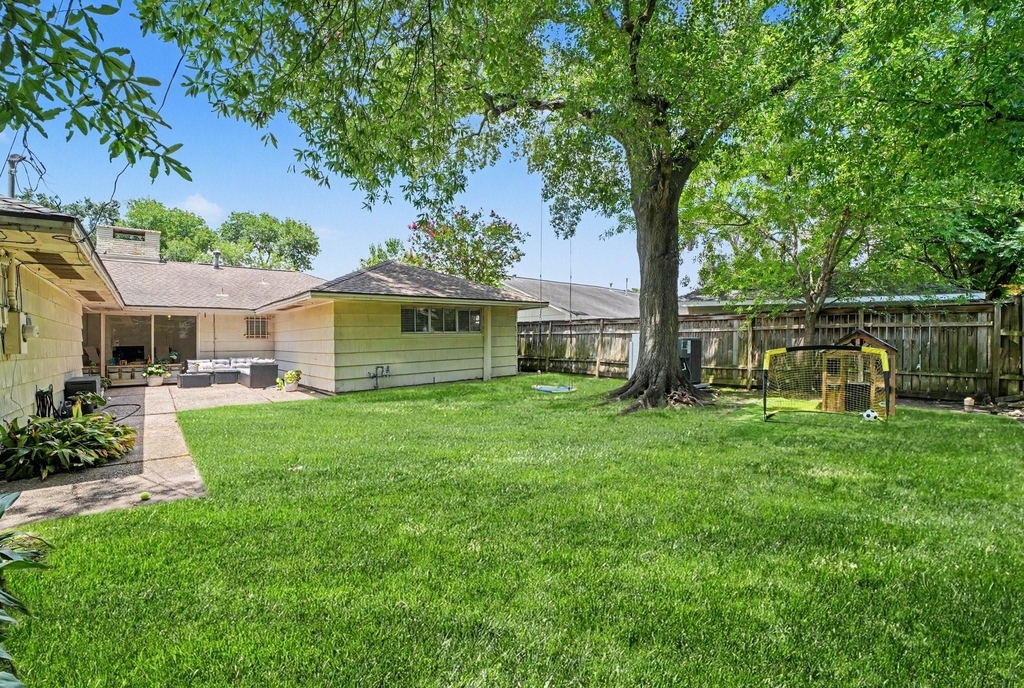6267 Chevy Chase Drive - Photo 21