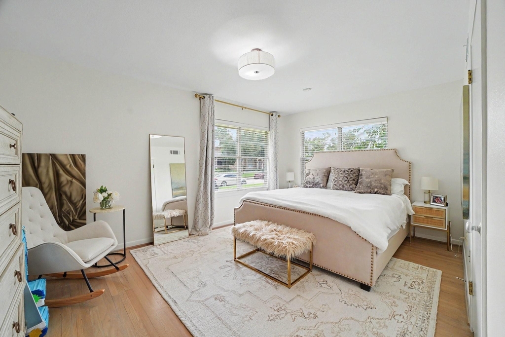 6267 Chevy Chase Drive - Photo 16