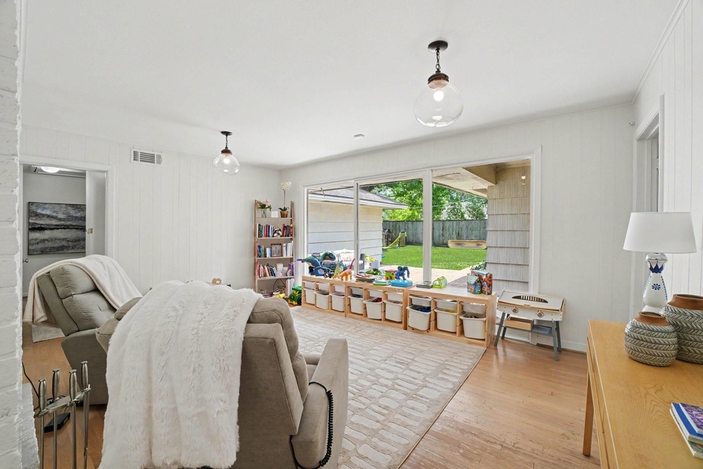 6267 Chevy Chase Drive - Photo 6