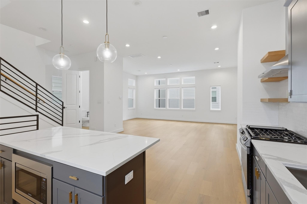 326 Eastwood Street - Photo 4