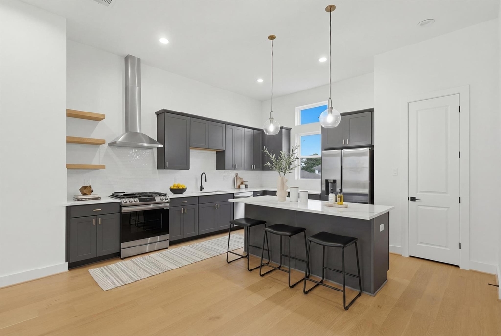 326 Eastwood Street - Photo 2