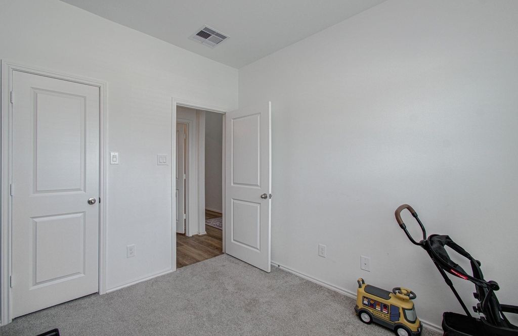 4722 Crest Hill Dr - Photo 6