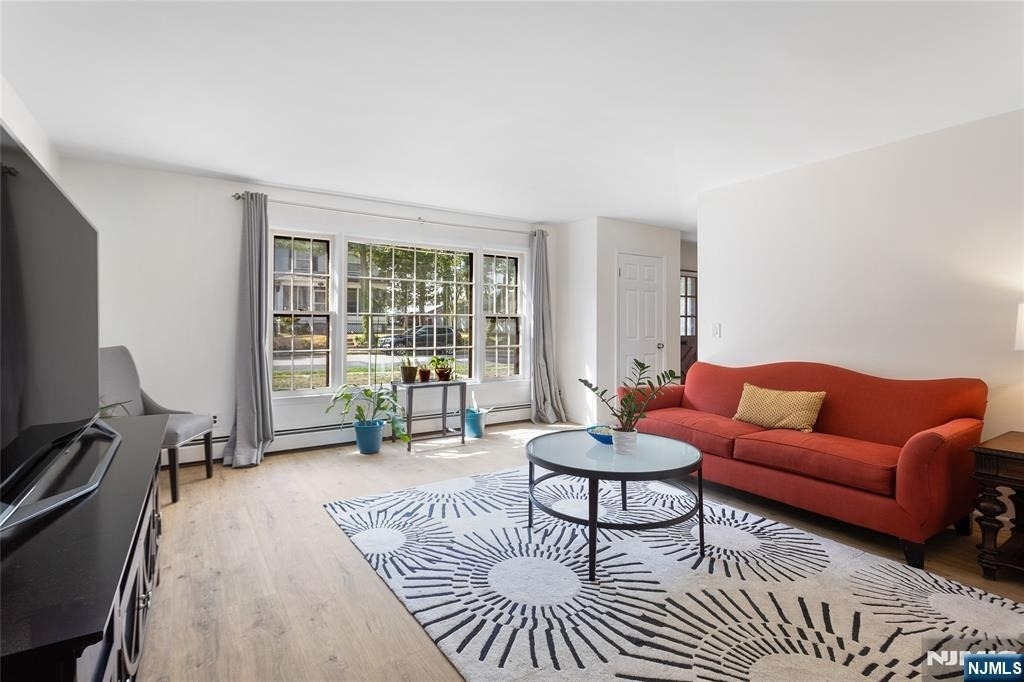 611 Cliff - Photo 1