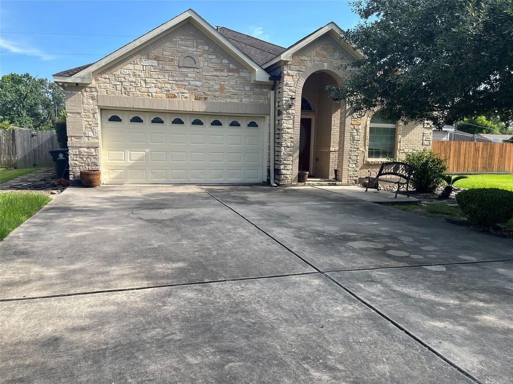 418 Fall Creek Drive - Photo 1