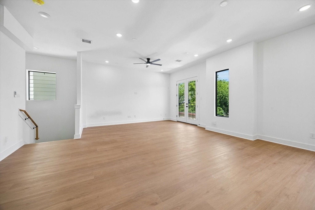 1325 W 22nd Street - Photo 11