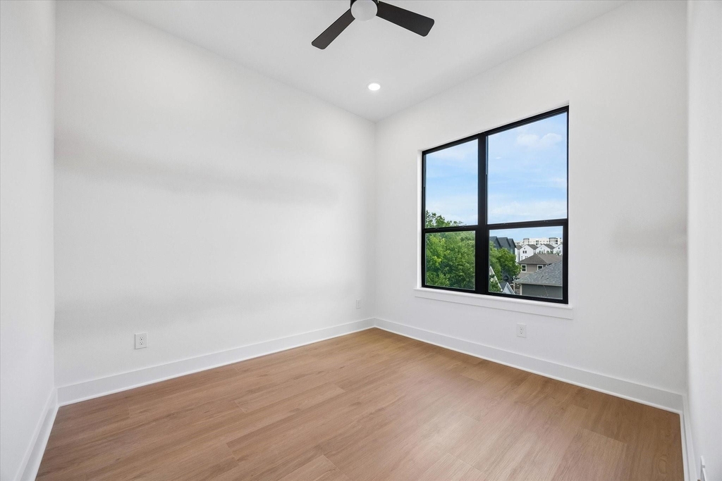 1325 W 22nd Street - Photo 24