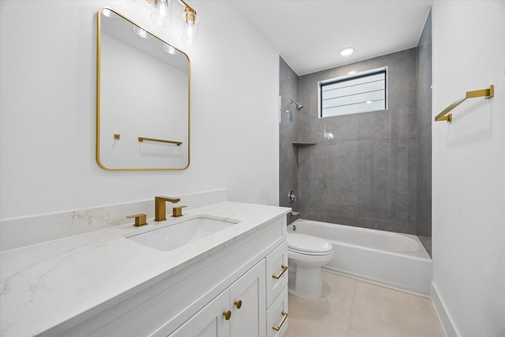 1325 W 22nd Street - Photo 26