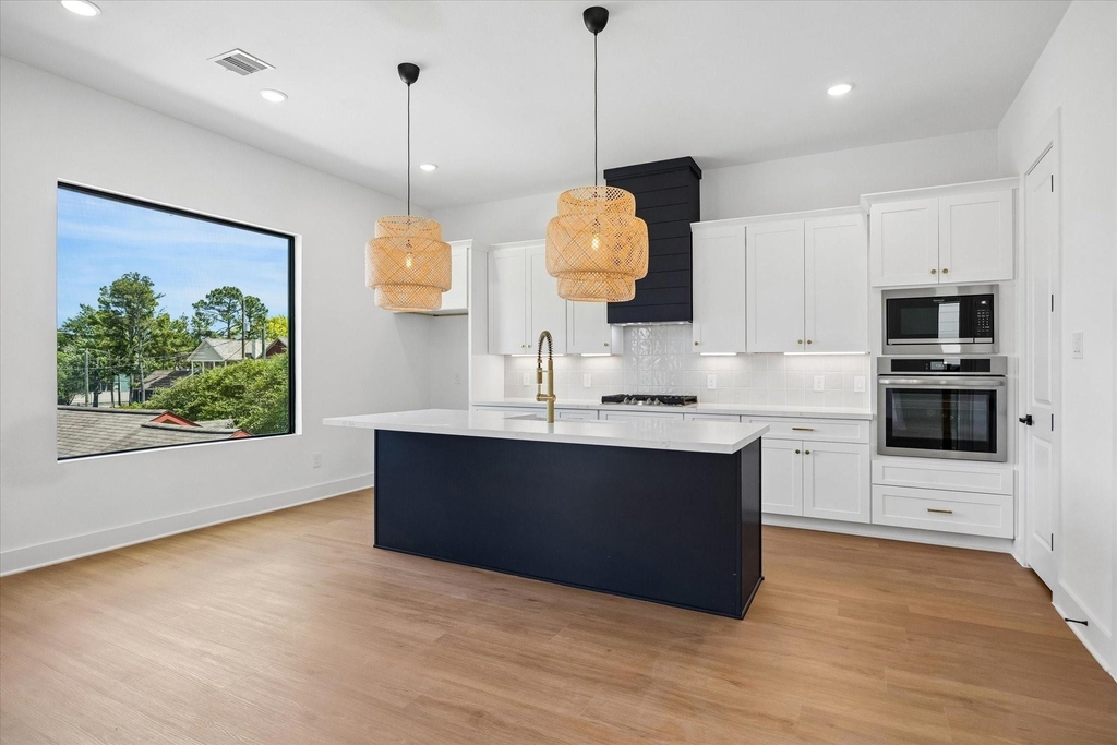 1325 W 22nd Street - Photo 6