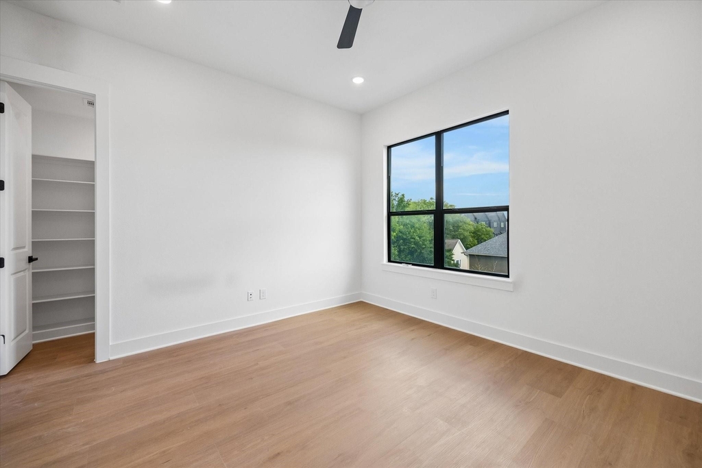 1325 W 22nd Street - Photo 15