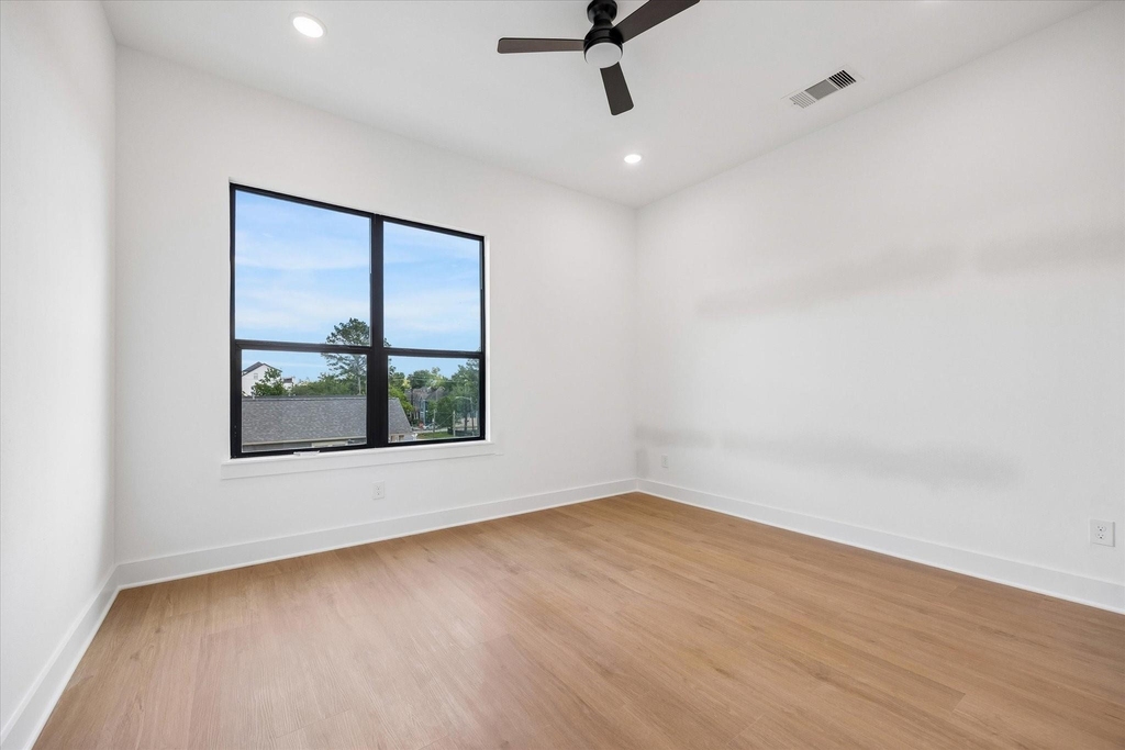 1325 W 22nd Street - Photo 17