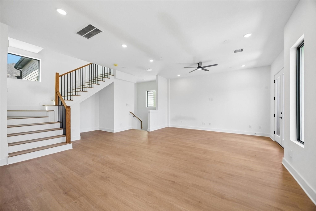 1325 W 22nd Street - Photo 10