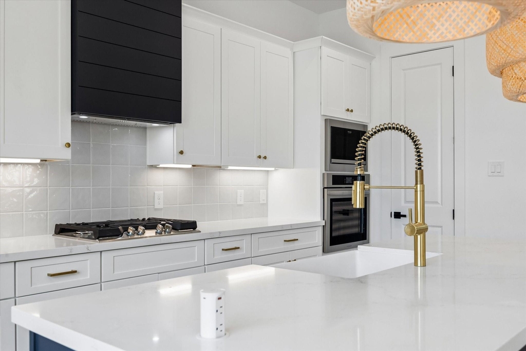 1325 W 22nd Street - Photo 9