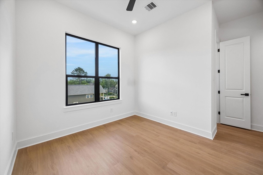 1325 W 22nd Street - Photo 21