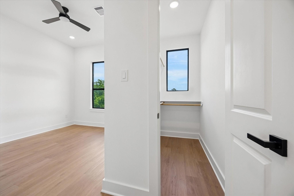 1325 W 22nd Street - Photo 22