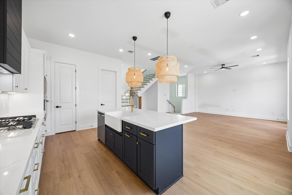 1325 W 22nd Street - Photo 8