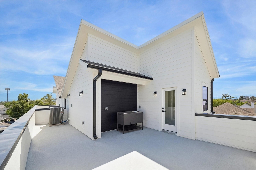 1325 W 22nd Street - Photo 29