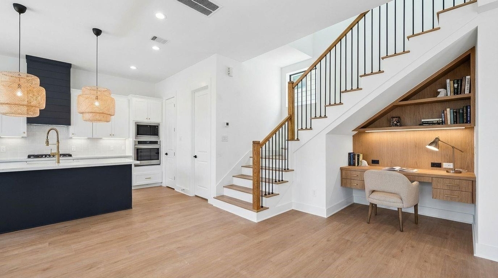1325 W 22nd Street - Photo 4