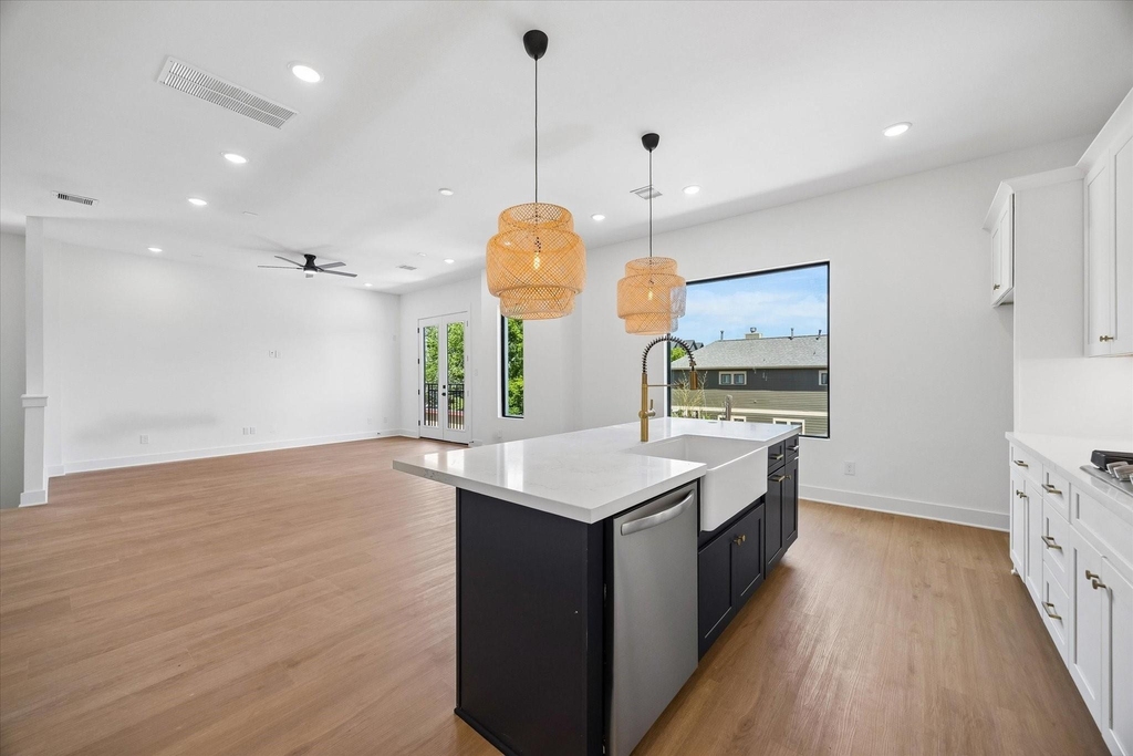 1325 W 22nd Street - Photo 7