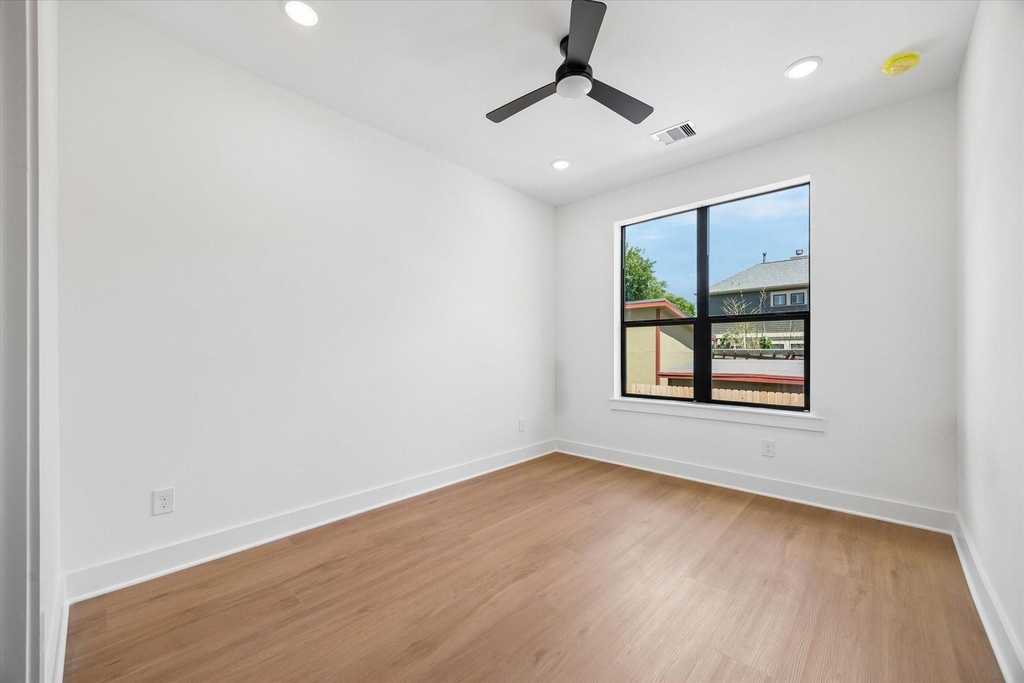 1325 W 22nd Street - Photo 16