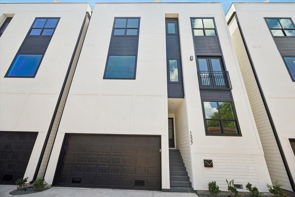 1325 W 22nd Street - Photo 0