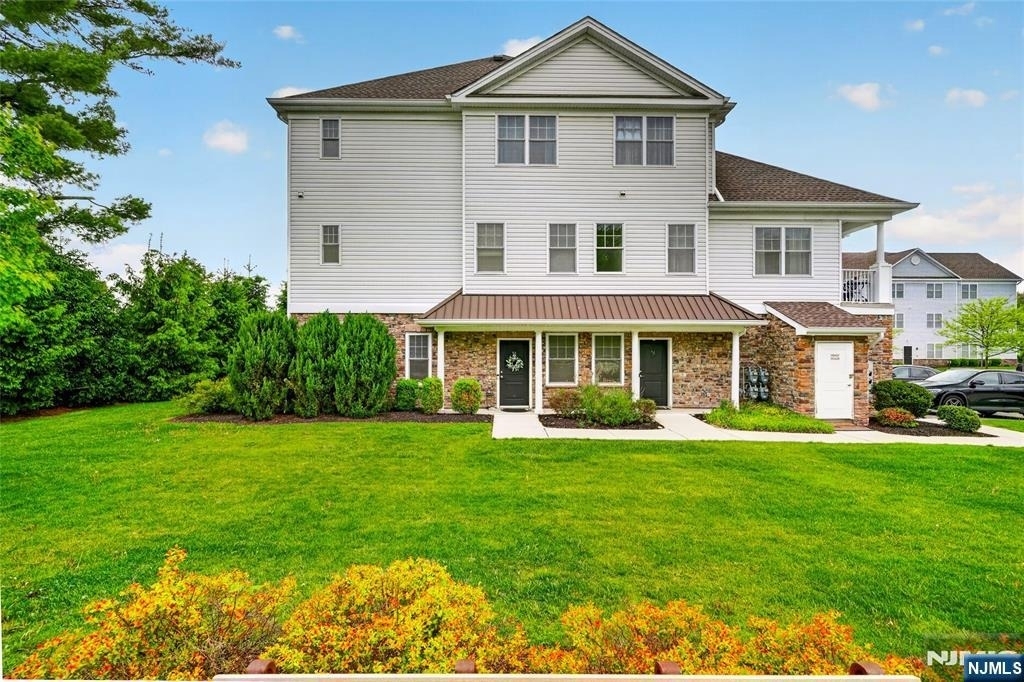 58 Elston - Photo 1