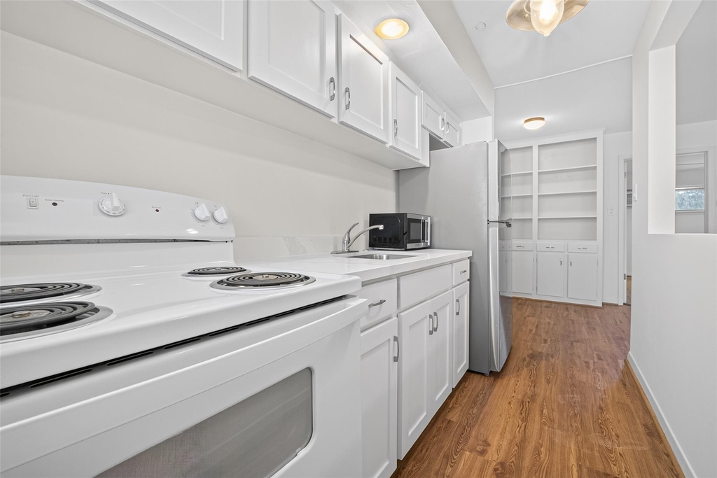 1217 Heights Boulevard - Photo 10