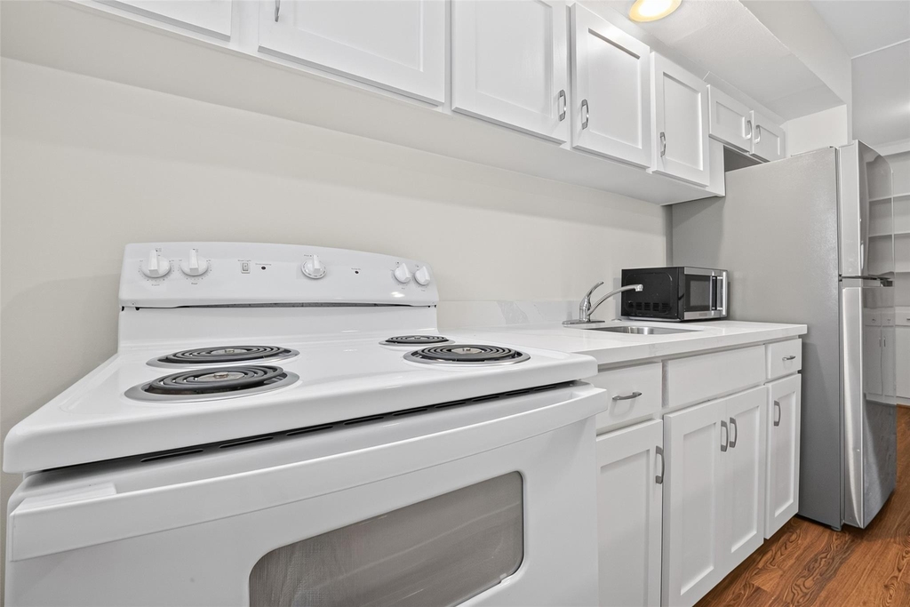 1217 Heights Boulevard - Photo 9