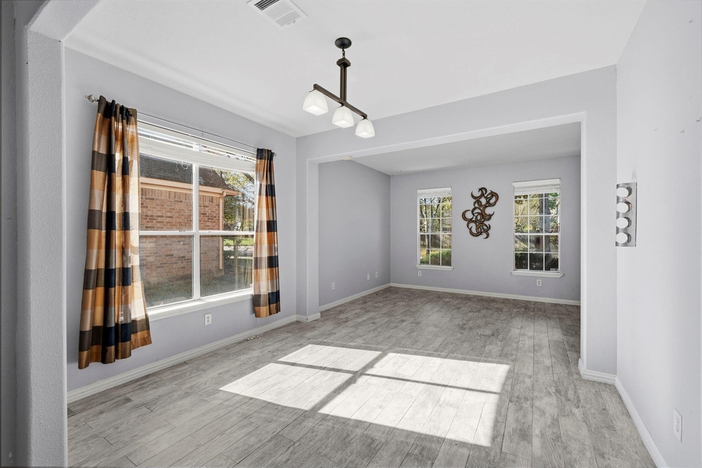 5615 Brigstone Park Drive - Photo 10