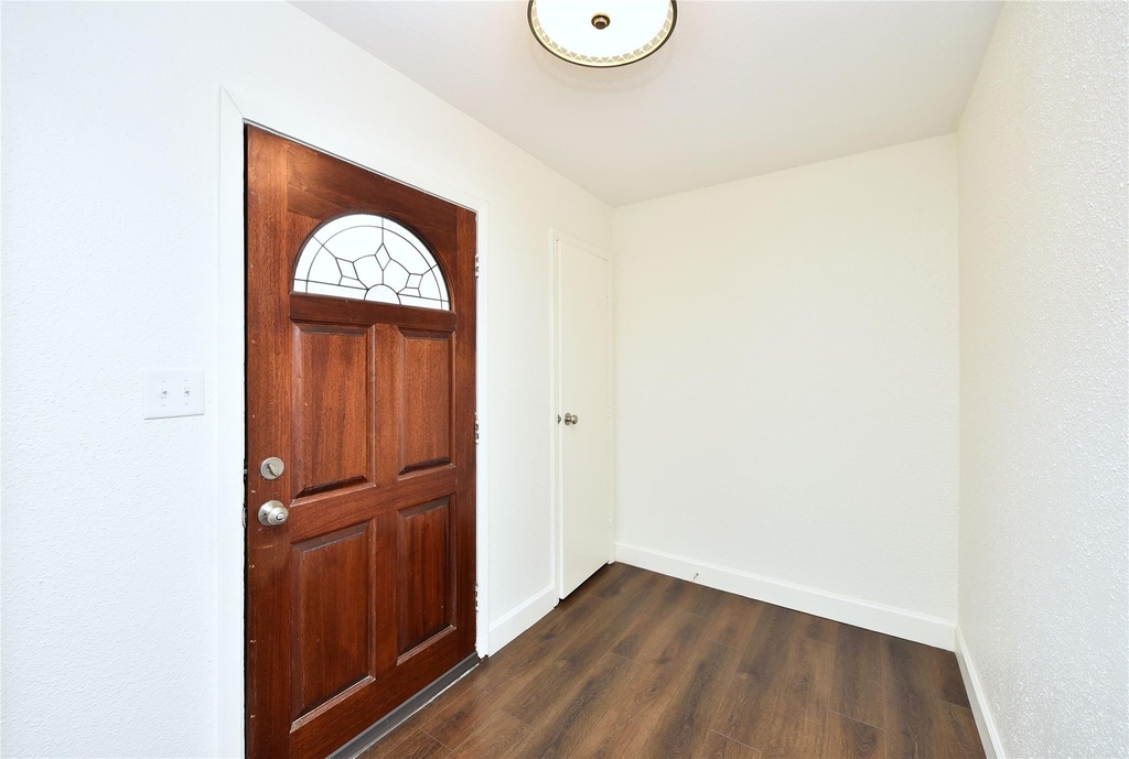 11002 Hammerly Boulevard - Photo 2