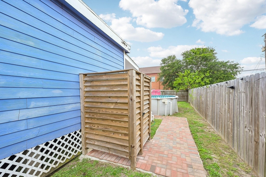 1022 Avenue L - Photo 62