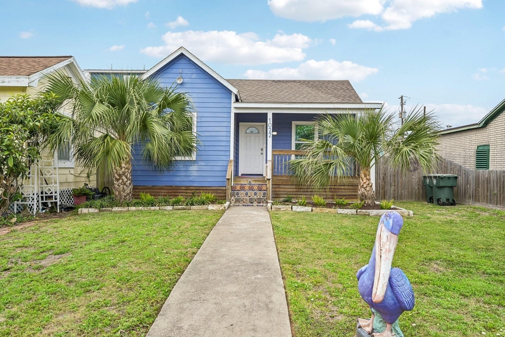 1022 Avenue L - Photo 0