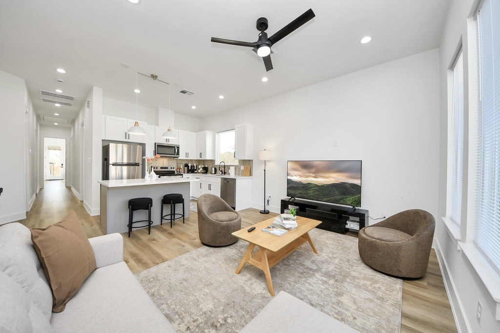 3907 Maggie Street - Photo 2