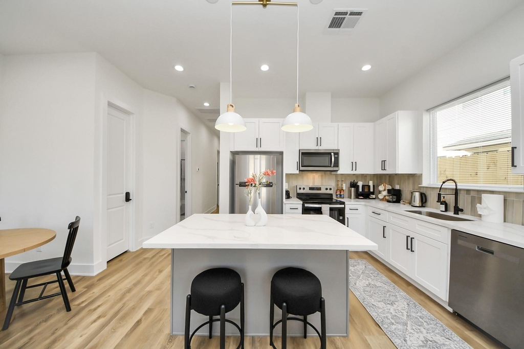 3907 Maggie Street - Photo 3
