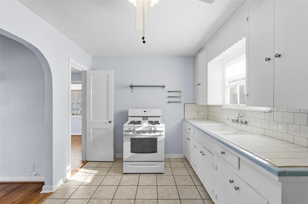 2223-1/2 Singleton Street - Photo 5