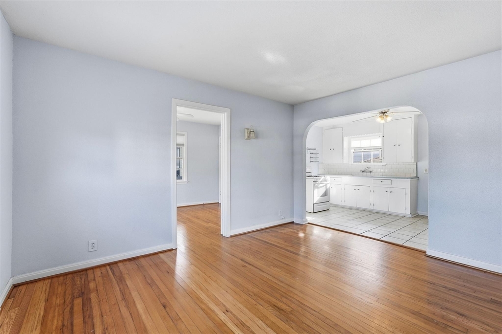 2223-1/2 Singleton Street - Photo 2