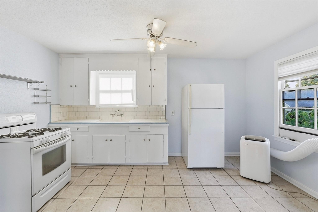 2223-1/2 Singleton Street - Photo 6