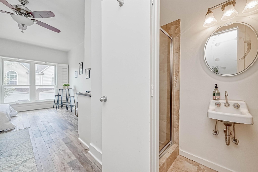 2112 Harold Street - Photo 12