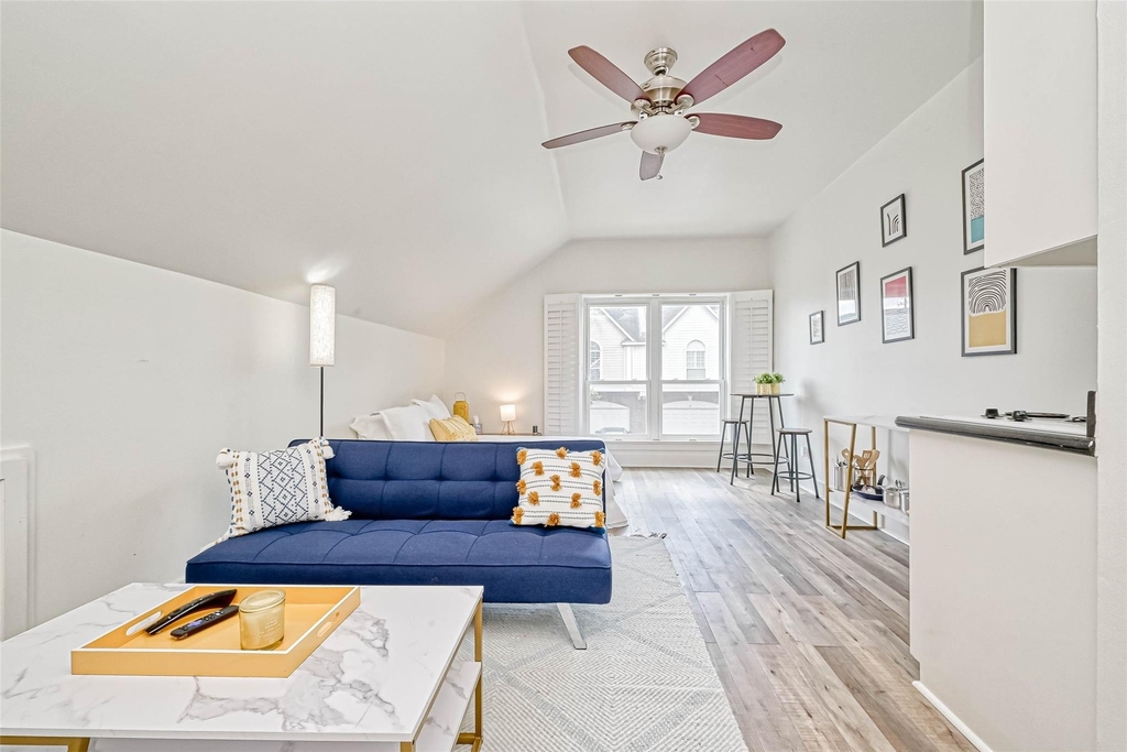 2112 Harold Street - Photo 4