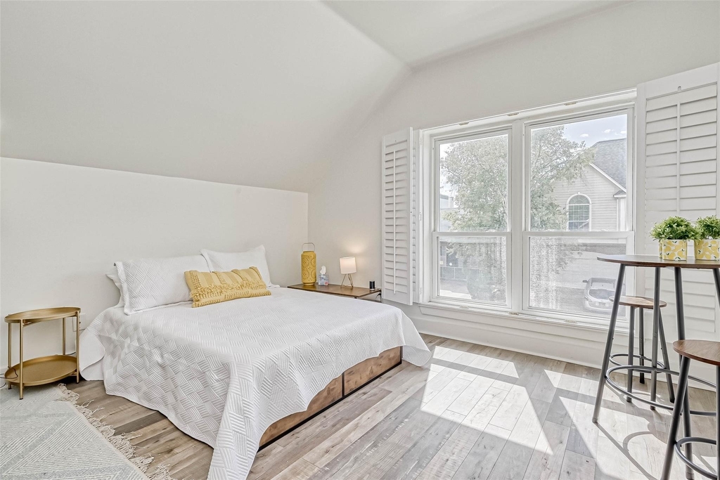 2112 Harold Street - Photo 6