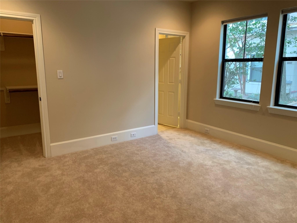 119 W 10th Street - Photo 12
