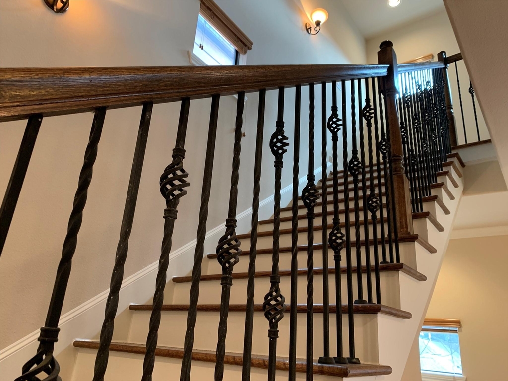 119 W 10th Street - Photo 6