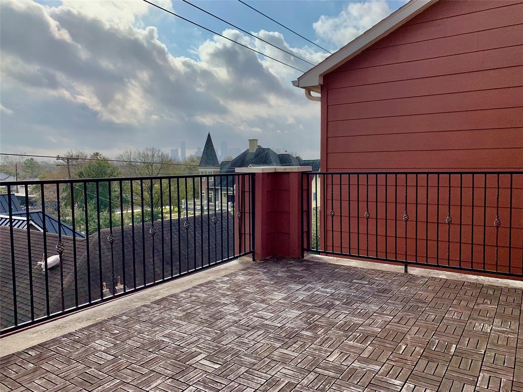 119 W 10th Street - Photo 13